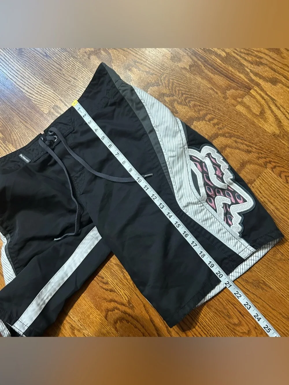 Fox Racing Motocross Men’s Board Shorts Black & White Sz32 Pink Logo 11” Inseam - Picture 6 of 8
